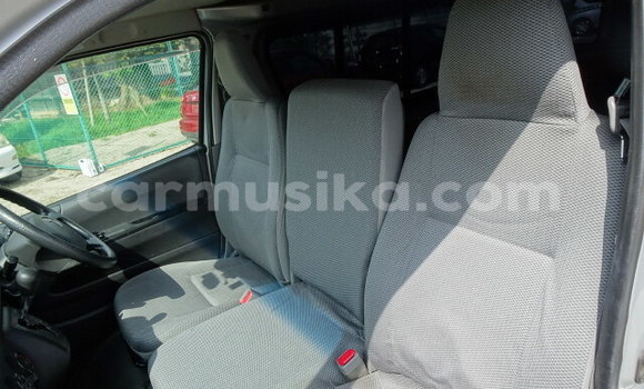 Buy Used Toyota Hiace Silver Car in Beitbridge in Matabeleland South Buy Used Toyota Hiace Silver Car in Beitbridge in Matabeleland South