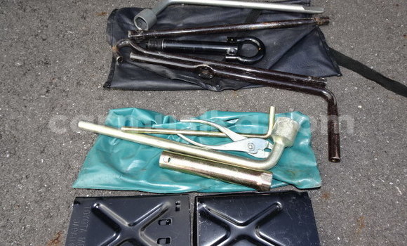 Buy Used Toyota Hiace Silver Car in Beitbridge in Matabeleland South Buy Used Toyota Hiace Silver Car in Beitbridge in Matabeleland South