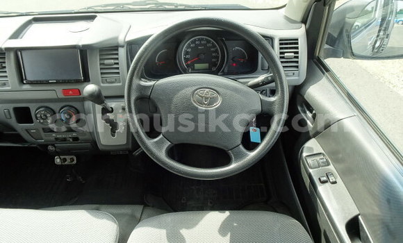 Buy Used Toyota Hiace Silver Car in Beitbridge in Matabeleland South Buy Used Toyota Hiace Silver Car in Beitbridge in Matabeleland South