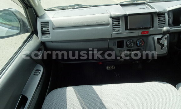 Buy Used Toyota Hiace Silver Car in Beitbridge in Matabeleland South Buy Used Toyota Hiace Silver Car in Beitbridge in Matabeleland South