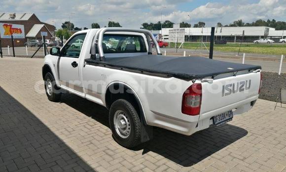 Buy Used Isuzu KB White Car in Beitbridge in Matabeleland South