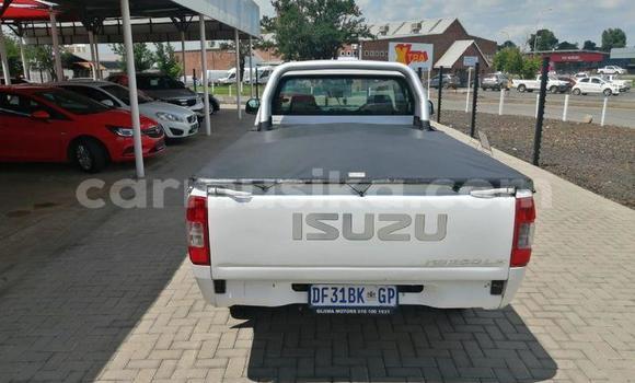 Acheter Occasion Voiture Isuzu KB Blanc à Beitbridge, Matabeleland South Acheter Occasion Voiture Isuzu KB Blanc à Beitbridge, Matabeleland South