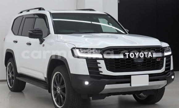 Buy Used Toyota Land Cruiser White Car in Belvedere in Harare