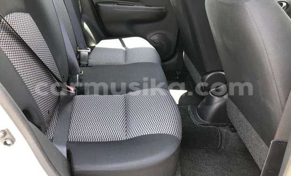 Acheter Occasion Voiture Nissan March Blanc à Borrowdale, Harare Acheter Occasion Voiture Nissan March Blanc à Borrowdale, Harare