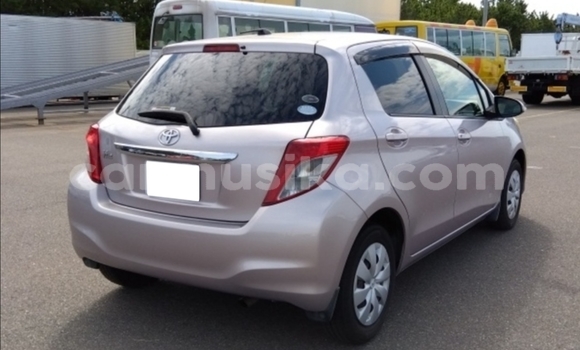 Acheter Occasion Voiture Toyota Vitz Gris à Beitbridge, Matabeleland South Acheter Occasion Voiture Toyota Vitz Gris à Beitbridge, Matabeleland South
