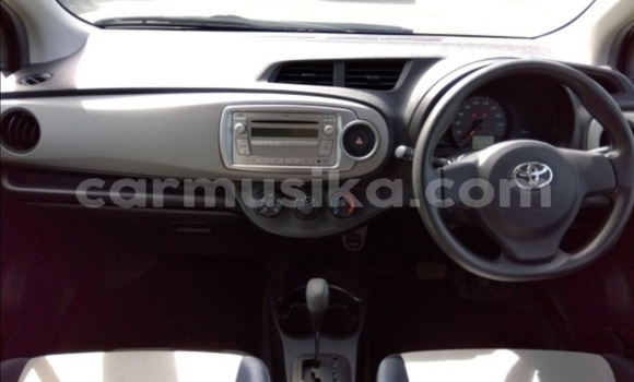 Acheter Occasion Voiture Toyota Vitz Gris à Beitbridge, Matabeleland South Acheter Occasion Voiture Toyota Vitz Gris à Beitbridge, Matabeleland South