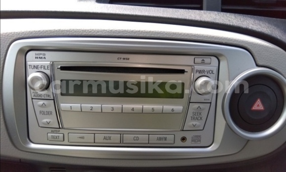 Acheter Occasion Voiture Toyota Vitz Gris à Beitbridge, Matabeleland South Acheter Occasion Voiture Toyota Vitz Gris à Beitbridge, Matabeleland South