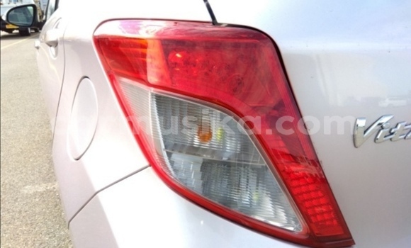 Acheter Occasion Voiture Toyota Vitz Gris à Beitbridge, Matabeleland South Acheter Occasion Voiture Toyota Vitz Gris à Beitbridge, Matabeleland South