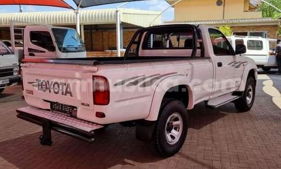 Tenga Tsaru Toyota Hilux Chena Mota in Beitbridge in Matabeleland South Tenga Tsaru Toyota Hilux Chena Mota in Beitbridge in Matabeleland South