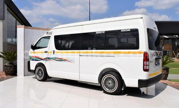 Acheter Occasion Voiture Toyota Sprinter Blanc à Beitbridge, Matabeleland South Acheter Occasion Voiture Toyota Sprinter Blanc à Beitbridge, Matabeleland South