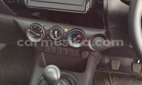 Acheter Occasion Voiture Toyota Hilux Blanc à Beitbridge, Matabeleland South Acheter Occasion Voiture Toyota Hilux Blanc à Beitbridge, Matabeleland South