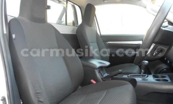 Acheter Occasion Voiture Toyota Hilux Blanc à Beitbridge, Matabeleland South Acheter Occasion Voiture Toyota Hilux Blanc à Beitbridge, Matabeleland South