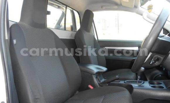 Acheter Occasion Voiture Toyota Hilux Blanc à Beitbridge, Matabeleland South Acheter Occasion Voiture Toyota Hilux Blanc à Beitbridge, Matabeleland South