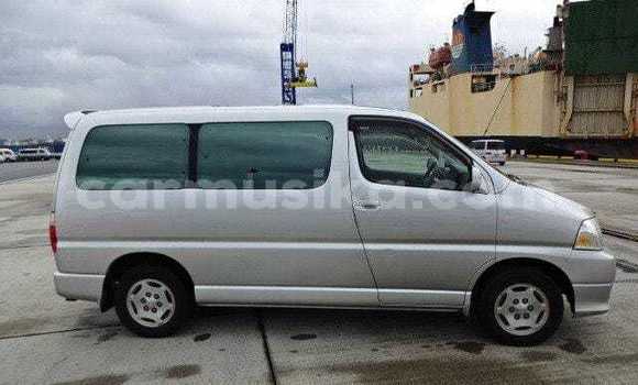 Acheter Occasion Voiture Toyota Granvia Gris à Beitbridge, Matabeleland South Acheter Occasion Voiture Toyota Granvia Gris à Beitbridge, Matabeleland South