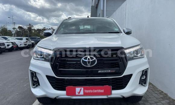 Buy Used Toyota Hilux White Car in Beitbridge in Matabeleland South