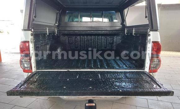 Acheter Occasion Voiture Toyota Hilux Blanc à Beitbridge, Matabeleland South Acheter Occasion Voiture Toyota Hilux Blanc à Beitbridge, Matabeleland South