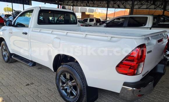 Buy Used Toyota Hilux White Car in Beitbridge in Matabeleland South