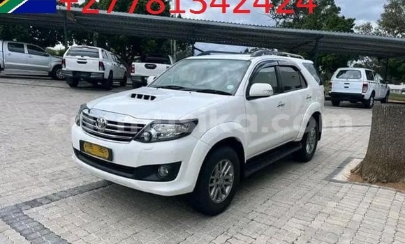 Acheter Occasion Voiture Toyota Fortuner Blanc à Harare, Harare
