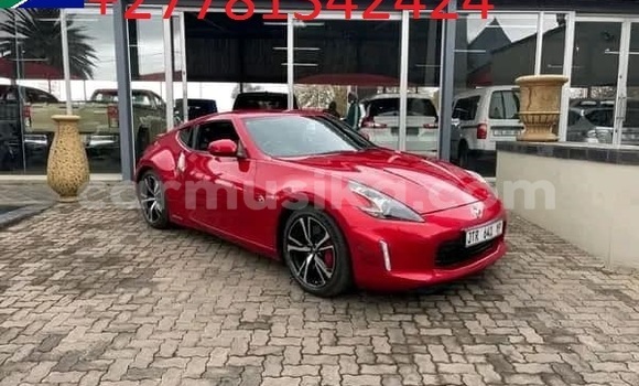 Tenga Tsaru Nissan 370Z Tsvuku Mota in Harare in Harare