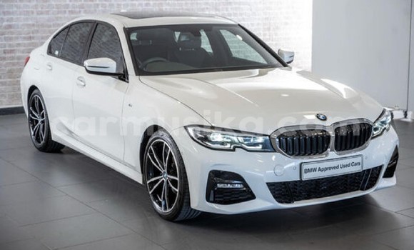 Nunua Ilio tumika BMW 3–Series Nyeupe Gari ndani ya Borrowdale nchini Harare
