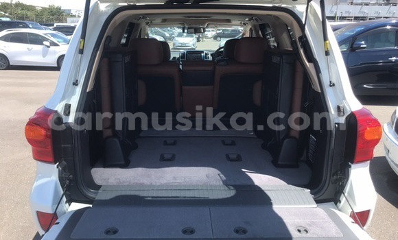 Tenga Tsaru Toyota Land Cruiser Chena Mota in Beitbridge in Matabeleland South Tenga Tsaru Toyota Land Cruiser Chena Mota in Beitbridge in Matabeleland South