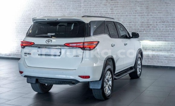 Acheter Occasion Voiture Toyota Fortuner Blanc à Harare, Harare Acheter Occasion Voiture Toyota Fortuner Blanc à Harare, Harare