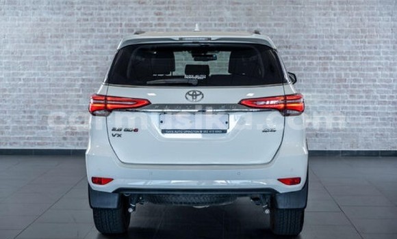 Acheter Occasion Voiture Toyota Fortuner Blanc à Harare, Harare Acheter Occasion Voiture Toyota Fortuner Blanc à Harare, Harare
