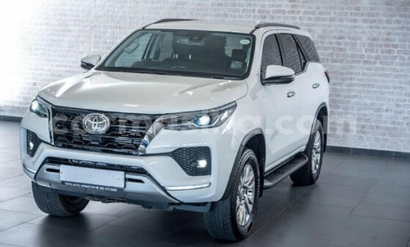 Acheter Occasion Voiture Toyota Fortuner Blanc à Harare, Harare Acheter Occasion Voiture Toyota Fortuner Blanc à Harare, Harare
