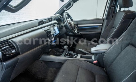 Acheter Occasion Voiture Toyota Hilux Blanc à Belvédère, Harare Acheter Occasion Voiture Toyota Hilux Blanc à Belvédère, Harare