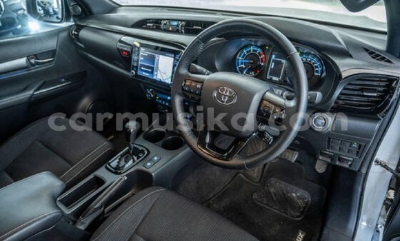 Acheter Occasion Voiture Toyota Hilux Blanc à Belvédère, Harare Acheter Occasion Voiture Toyota Hilux Blanc à Belvédère, Harare