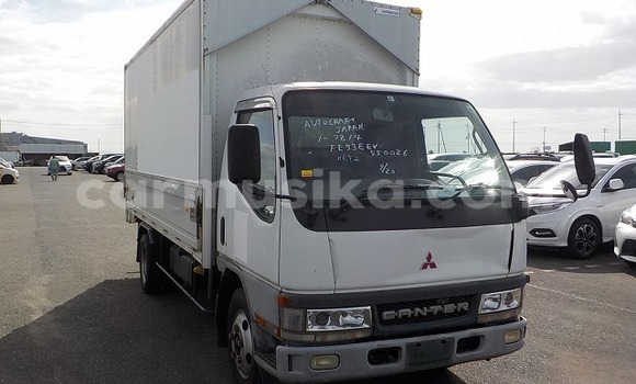 Nunua Ilio tumika Mitsubishi Canter Nyeupe Lori ndani ya Beitbridge nchini Matabeleland Kusini Nunua Ilio tumika Mitsubishi Canter Nyeupe Lori ndani ya Beitbridge nchini Matabeleland Kusini