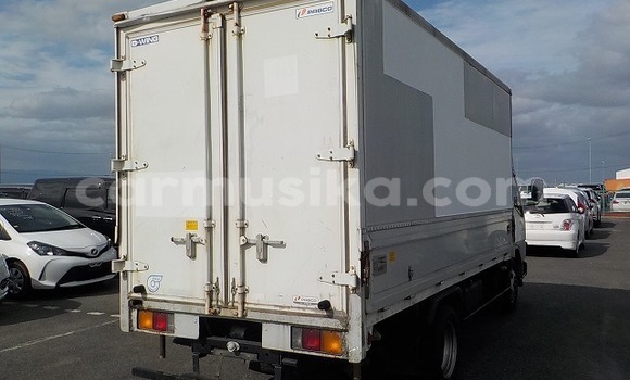 Nunua Ilio tumika Mitsubishi Canter Nyeupe Lori ndani ya Beitbridge nchini Matabeleland Kusini Nunua Ilio tumika Mitsubishi Canter Nyeupe Lori ndani ya Beitbridge nchini Matabeleland Kusini