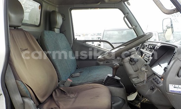 Nunua Ilio tumika Mitsubishi Canter Nyeupe Lori ndani ya Beitbridge nchini Matabeleland Kusini Nunua Ilio tumika Mitsubishi Canter Nyeupe Lori ndani ya Beitbridge nchini Matabeleland Kusini