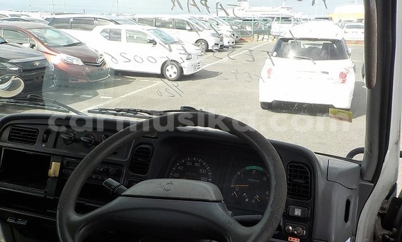 Nunua Ilio tumika Mitsubishi Canter Nyeupe Lori ndani ya Beitbridge nchini Matabeleland Kusini Nunua Ilio tumika Mitsubishi Canter Nyeupe Lori ndani ya Beitbridge nchini Matabeleland Kusini