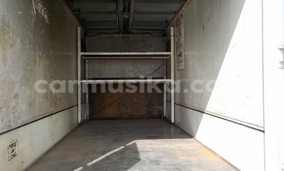 Nunua Ilio tumika Mitsubishi Canter Nyeupe Lori ndani ya Beitbridge nchini Matabeleland Kusini Nunua Ilio tumika Mitsubishi Canter Nyeupe Lori ndani ya Beitbridge nchini Matabeleland Kusini