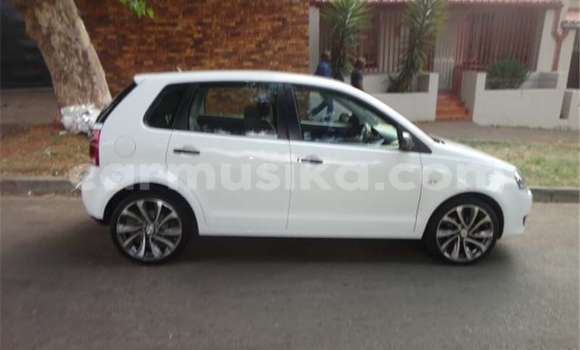 Nunua Ilio tumika Volkswagen Polo Nyeupe Gari ndani ya Beitbridge nchini Matabeleland Kusini Nunua Ilio tumika Volkswagen Polo Nyeupe Gari ndani ya Beitbridge nchini Matabeleland Kusini