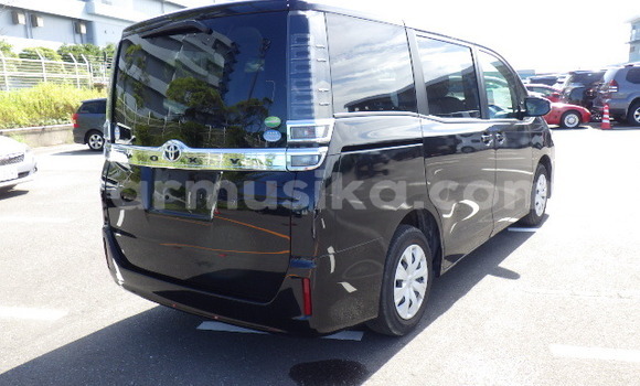 Tenga Tsaru Toyota Voxy Nhema Mota in Beitbridge in Matabeleland South Tenga Tsaru Toyota Voxy Nhema Mota in Beitbridge in Matabeleland South