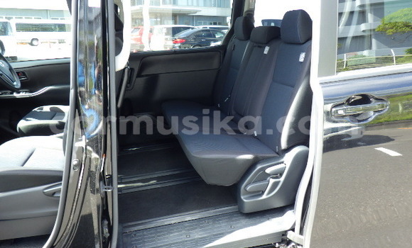 Tenga Tsaru Toyota Voxy Nhema Mota in Beitbridge in Matabeleland South Tenga Tsaru Toyota Voxy Nhema Mota in Beitbridge in Matabeleland South