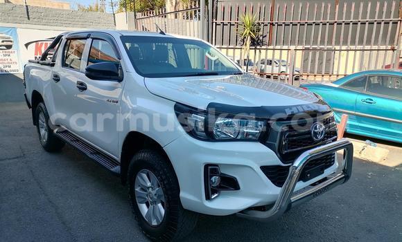 Buy Used Toyota Hilux White Car in Beitbridge in Matabeleland South