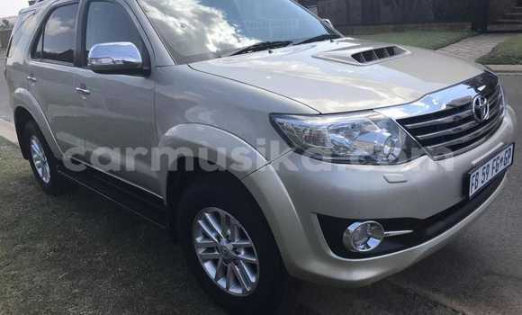 Nunua Ilio tumika Toyota Fortuner Beige Gari ndani ya Beitbridge nchini Matabeleland Kusini