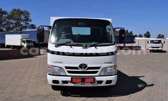Buy Used Toyota Dyna White Car in Beitbridge in Matabeleland South Buy Used Toyota Dyna White Car in Beitbridge in Matabeleland South