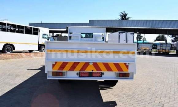 Buy Used Toyota Dyna White Car in Beitbridge in Matabeleland South Buy Used Toyota Dyna White Car in Beitbridge in Matabeleland South