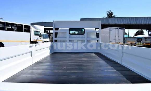 Buy Used Toyota Dyna White Car in Beitbridge in Matabeleland South Buy Used Toyota Dyna White Car in Beitbridge in Matabeleland South