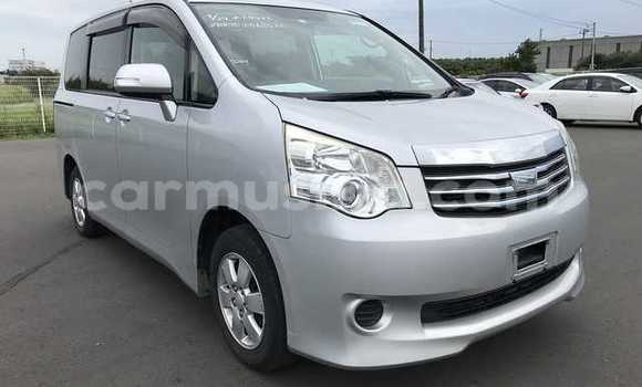 Buy Used Toyota Noah Silver Car in Beitbridge in Matabeleland South