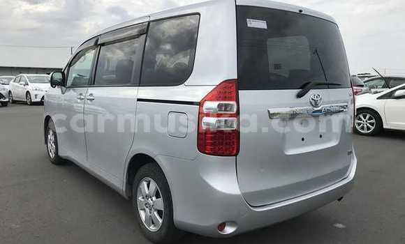 Nunua Ilio tumika Toyota Noah Fedha Gari ndani ya Beitbridge nchini Matabeleland Kusini Nunua Ilio tumika Toyota Noah Fedha Gari ndani ya Beitbridge nchini Matabeleland Kusini