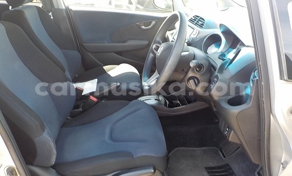 Nunua Ilio tumika Honda Fit Fedha Gari ndani ya Beitbridge nchini Matabeleland Kusini Nunua Ilio tumika Honda Fit Fedha Gari ndani ya Beitbridge nchini Matabeleland Kusini