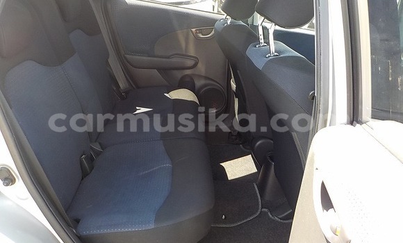 Nunua Ilio tumika Honda Fit Fedha Gari ndani ya Beitbridge nchini Matabeleland Kusini Nunua Ilio tumika Honda Fit Fedha Gari ndani ya Beitbridge nchini Matabeleland Kusini