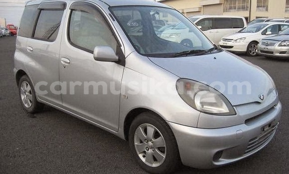 Tenga Tsaru Toyota FunCargo Zvimwe Mota in Beitbridge in Matabeleland South