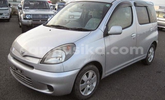 Acheter Occasion Voiture Toyota FunCargo Autre à Beitbridge, Matabeleland South Acheter Occasion Voiture Toyota FunCargo Autre à Beitbridge, Matabeleland South