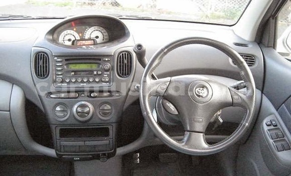 Acheter Occasion Voiture Toyota FunCargo Autre à Beitbridge, Matabeleland South Acheter Occasion Voiture Toyota FunCargo Autre à Beitbridge, Matabeleland South